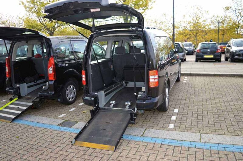 Wheelchair Accessible Gatwick Airport Taxi & Minibus Transfer Service