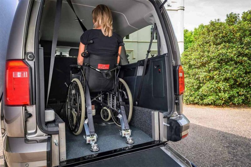 Wheelchair Accessible Gatwick Airport Taxi & Minibus Transfer Service